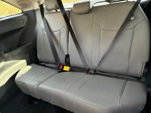 New 2026 Toyota Sienna XLE image 17