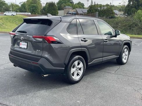 Used 2020 Toyota RAV4 XLE FWD image 6