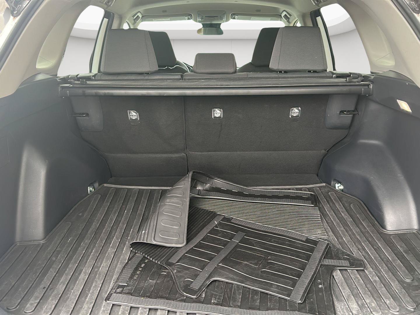 Used 2025 Toyota RAV4 XLE AWD/4WD image 38
