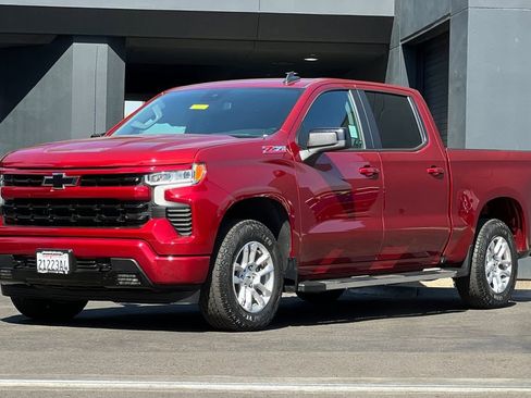 Used 2024 Chevrolet Silverado 1500 RST w/ Z71 Off-Road Package AWD/4WD image 8
