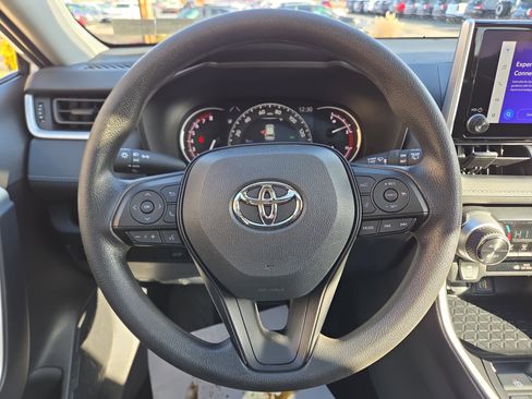 Used 2025 Toyota RAV4 XLE image 17
