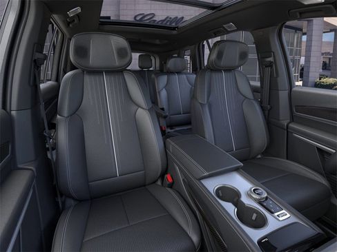 New 2026 Cadillac Vistiq Luxury image 16