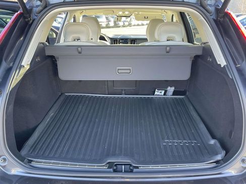 Used 2023 Volvo XC60 B5 Core image 30