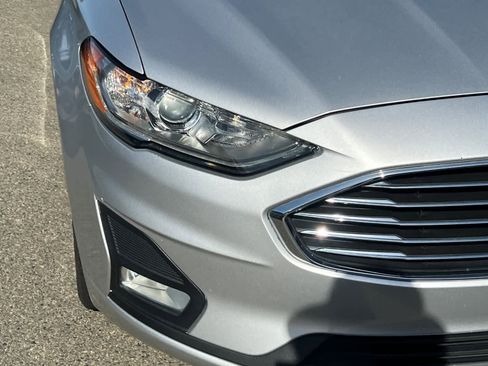Used 2019 Ford Fusion SE w/ Equipment Group 151A FWD image 14