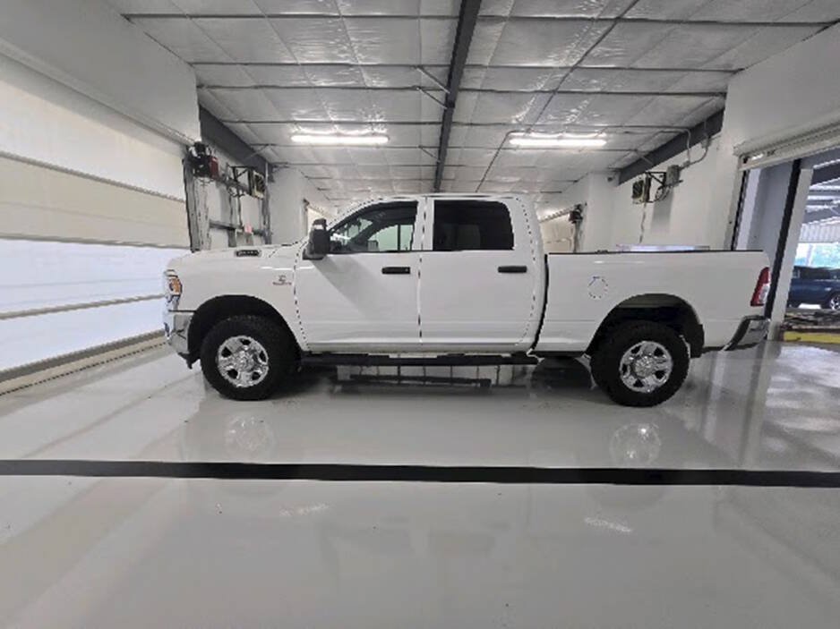 Used 2024 RAM 2500 Tradesman w/ Chrome Appearance Group AWD/4WD image 6