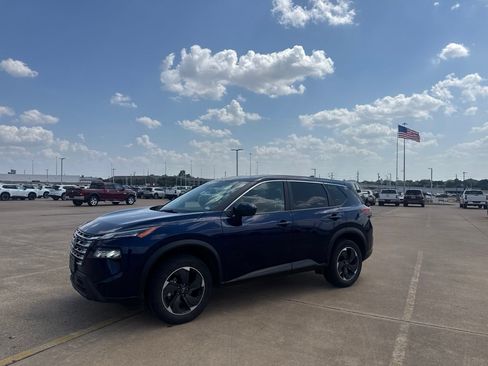Certified 2025 Nissan Rogue SV FWD image 11