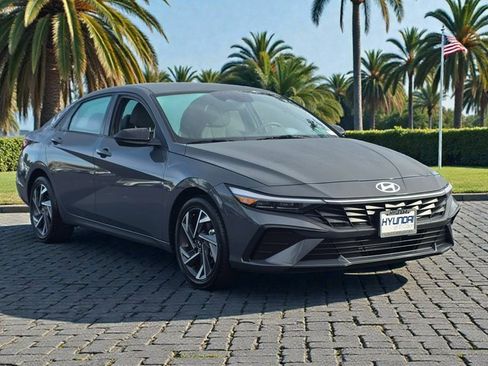 Certified 2025 Hyundai Elantra Sport image 3