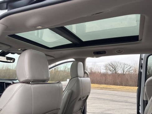 Used 2020 Chrysler Pacifica Limited image 38