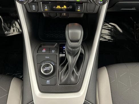 Used 2025 Toyota RAV4 XLE image 21