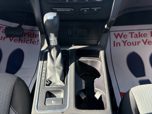 Used 2017 Ford Escape SE w/ SE Cold Weather Package AWD/4WD image 17
