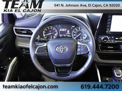 Used 2021 Toyota Highlander XLE image 22