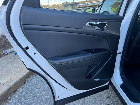 Used 2023 Kia Sportage SX image 31