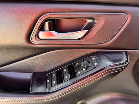 Used 2024 Nissan Rogue SV image 37