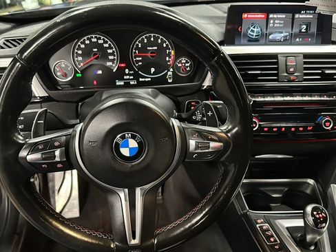 Used 2018 BMW M4 Convertible image 28