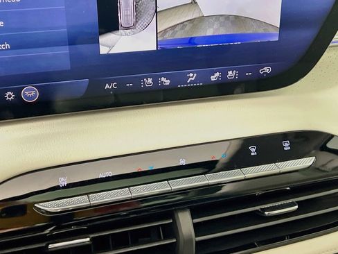 Certified 2025 Buick Enclave Avenir w/ Super Cruise Package AWD/4WD image 14