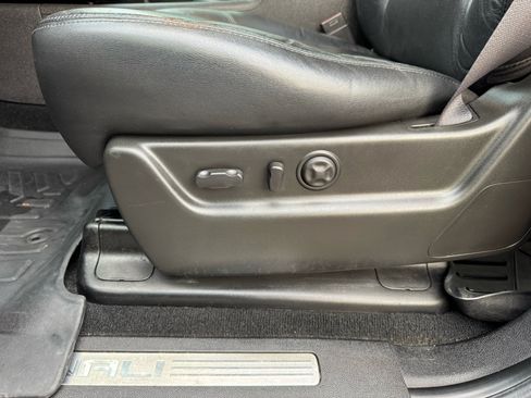 Used 2011 GMC Yukon XL Denali image 15