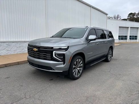 Certified 2025 Chevrolet Suburban High Country image 11