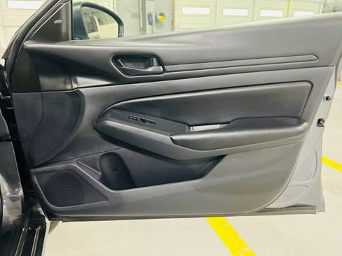 Used 2025 Nissan Altima 2.5 S FWD image 34