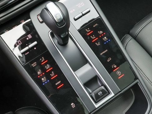 New 2026 Porsche Macan AWD/4WD image 37