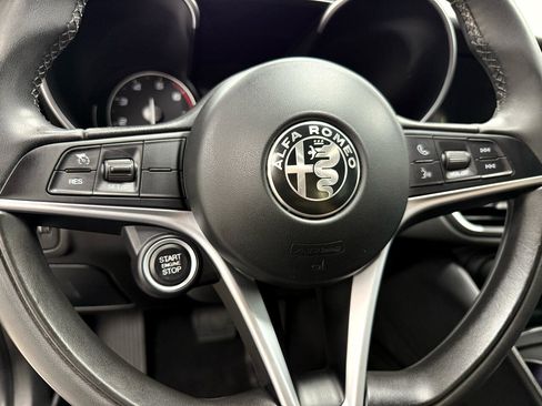 Used 2018 Alfa Romeo Giulia AWD image 17