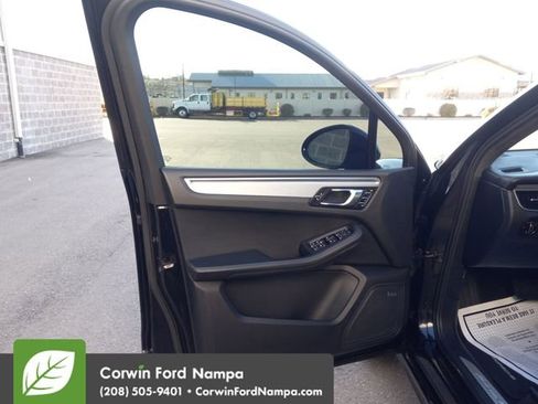 Used 2015 Porsche Macan Turbo image 10