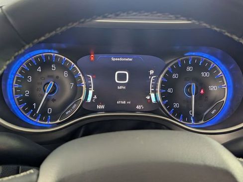 Used 2023 Chrysler Pacifica Touring-L image 18