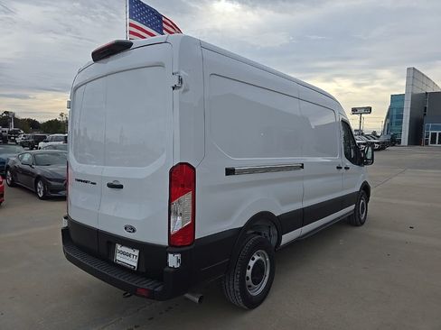 New 2026 Ford Transit 250 148 Medium Roof w/ Load Area Protection Package RWD image 15
