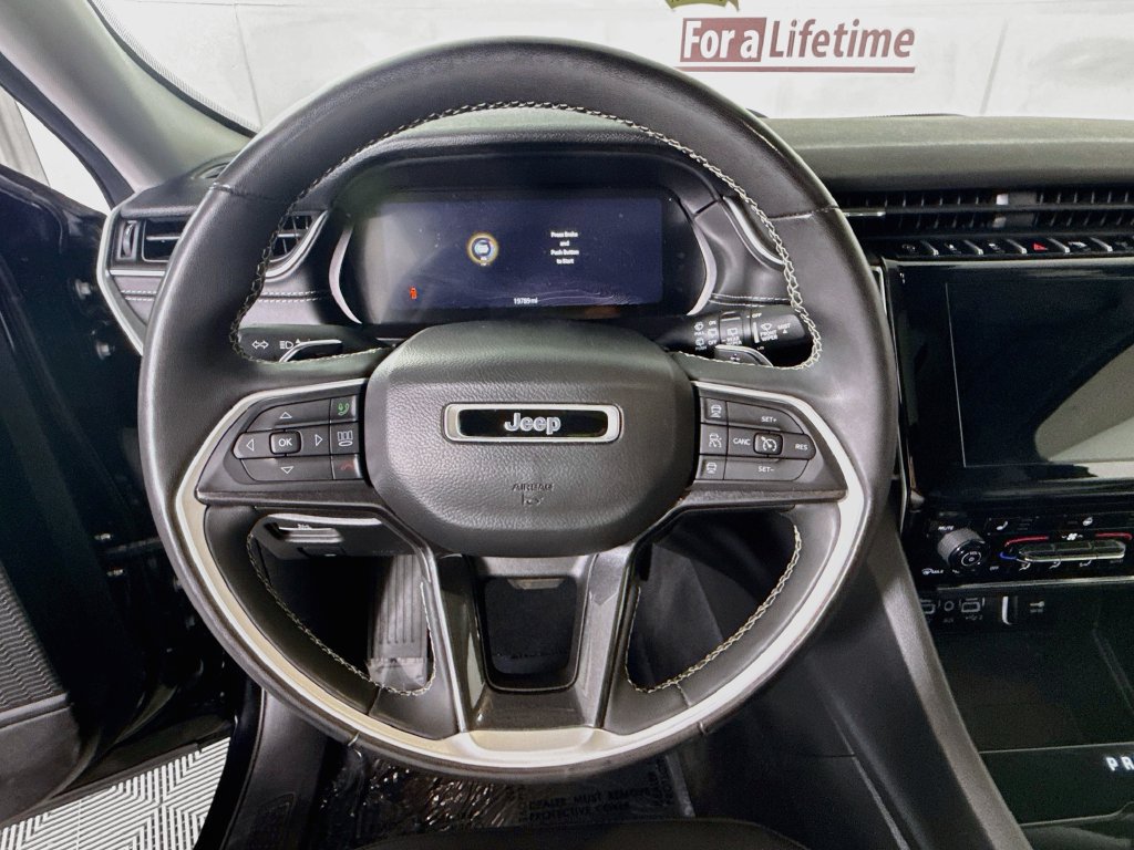 Used 2023 Jeep Grand Cherokee Laredo w/ Luxury Tech Group I AWD/4WD image 20