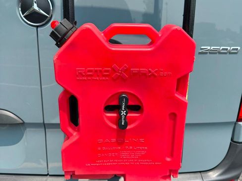 Used 2021 Mercedes-Benz Sprinter 2500 image 32