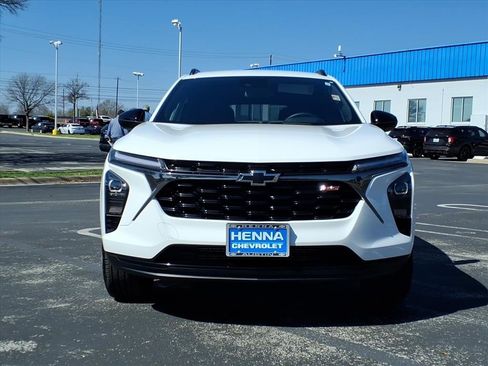 Used 2025 Chevrolet Trax RS w/ Driver Confidence Package image 2