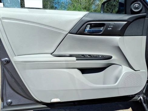 Used 2014 Honda Accord Touring image 12