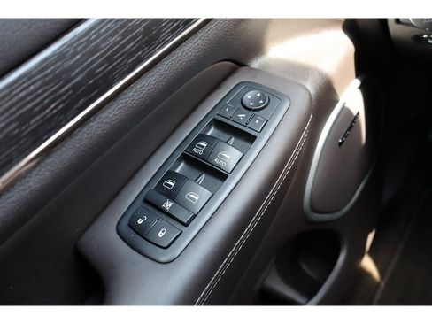 Used 2018 Jeep Grand Cherokee Summit w/ Platinum Series Group AWD/4WD image 26