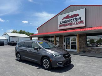 Used 2021 Chrysler Pacifica Touring-L FWD video 1