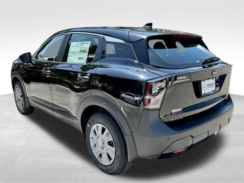 New 2025 Nissan Kicks S image 4