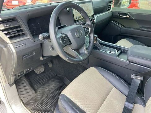 Used 2024 Lexus GX 550 AWD/4WD image 6