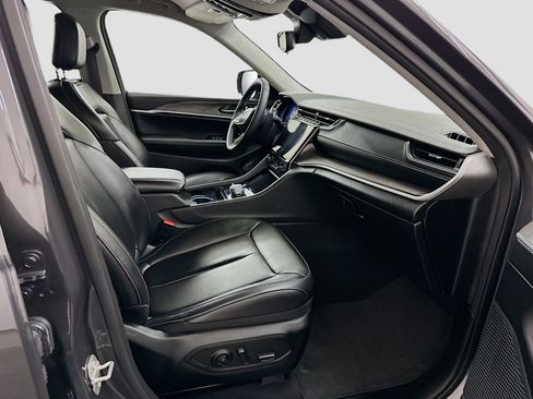 Used 2023 Jeep Grand Cherokee Limited image 33