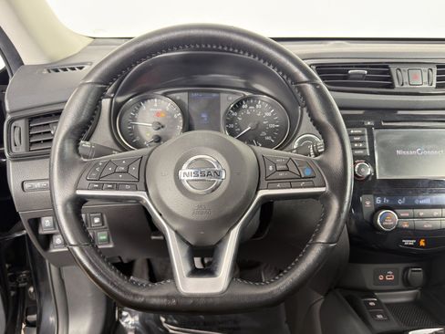Used 2020 Nissan Rogue SV w/ Premium Package AWD/4WD image 16