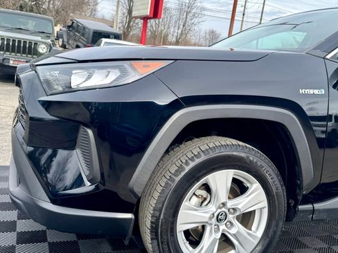 Used 2019 Toyota RAV4 LE image 12