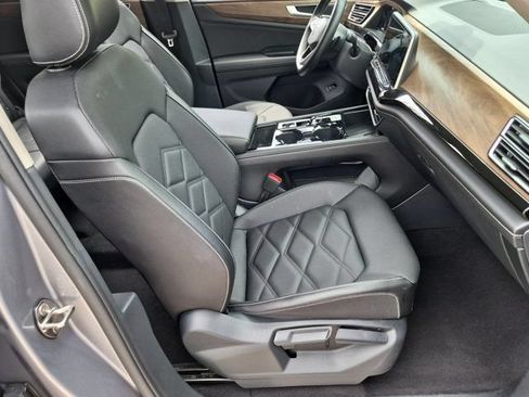 Used 2025 Volkswagen Atlas SE FWD image 31