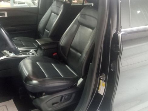 Used 2020 Ford Explorer XLT w/ Equipment Group 202A AWD/4WD image 14