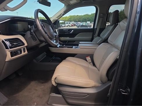 Used 2024 Lincoln Navigator Premiere AWD/4WD image 19