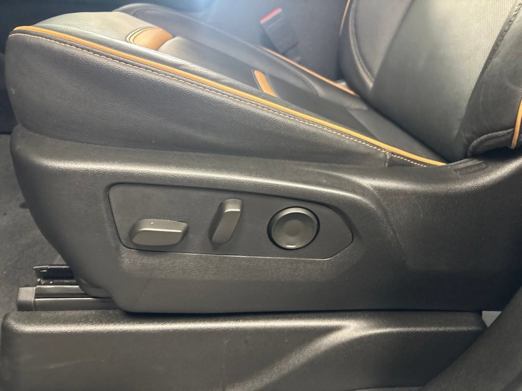 Used 2024 GMC Yukon AT4 w/ Technology Package AWD/4WD image 29