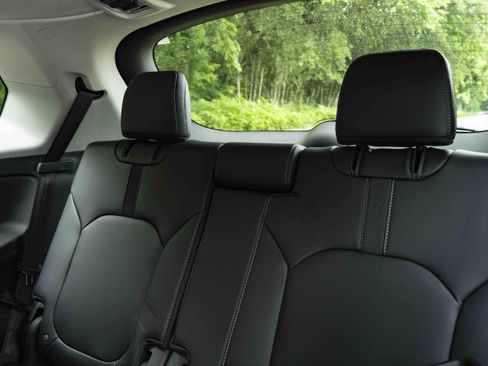 Used 2025 Honda Pilot EX-L image 19