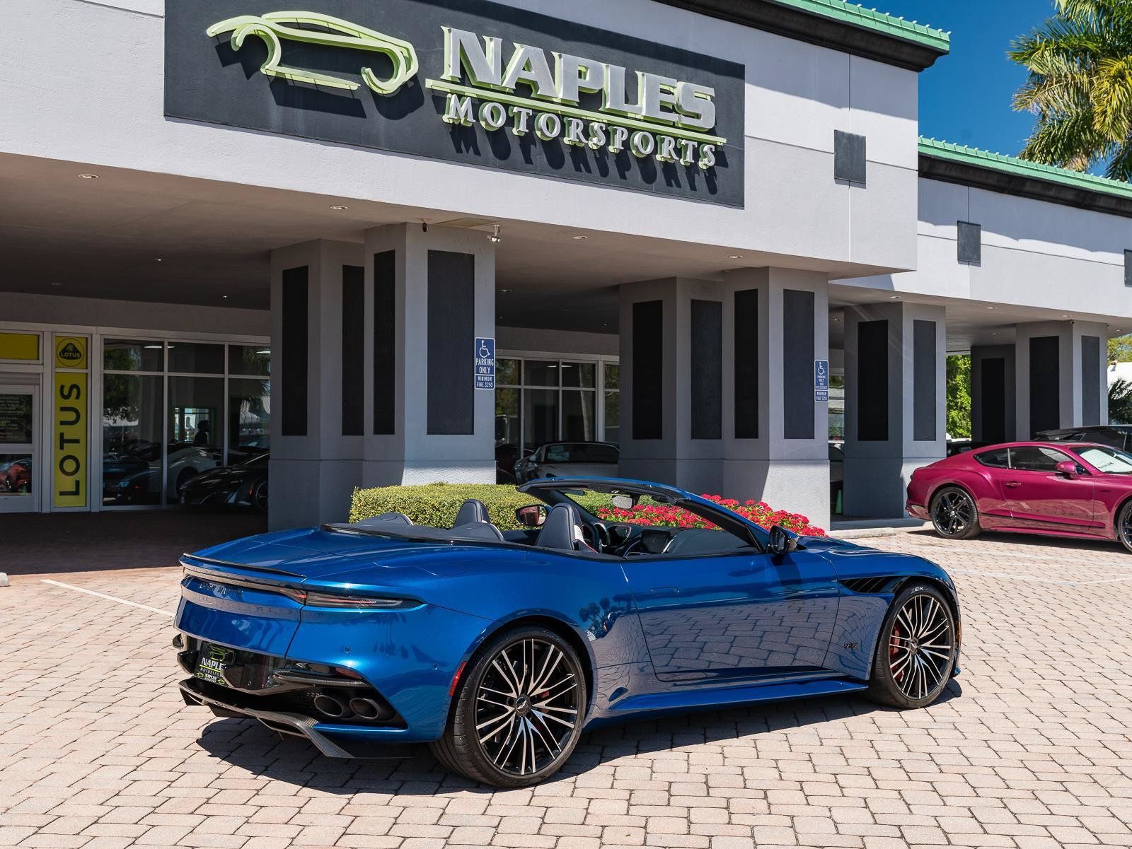 Used 2022 Aston Martin DBS Superleggera Volante RWD image 41