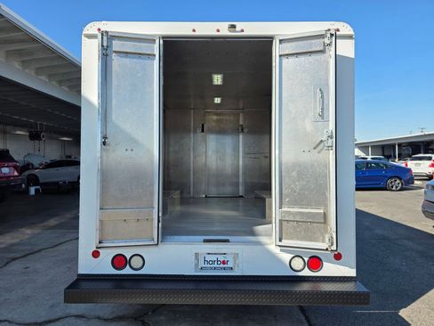 Used 2017 Ford E-350 and Econoline 350 Super Duty w/ A/C Prep Package RWD image 16