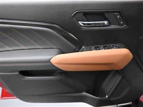 Certified 2025 GMC Canyon AT4 image 13