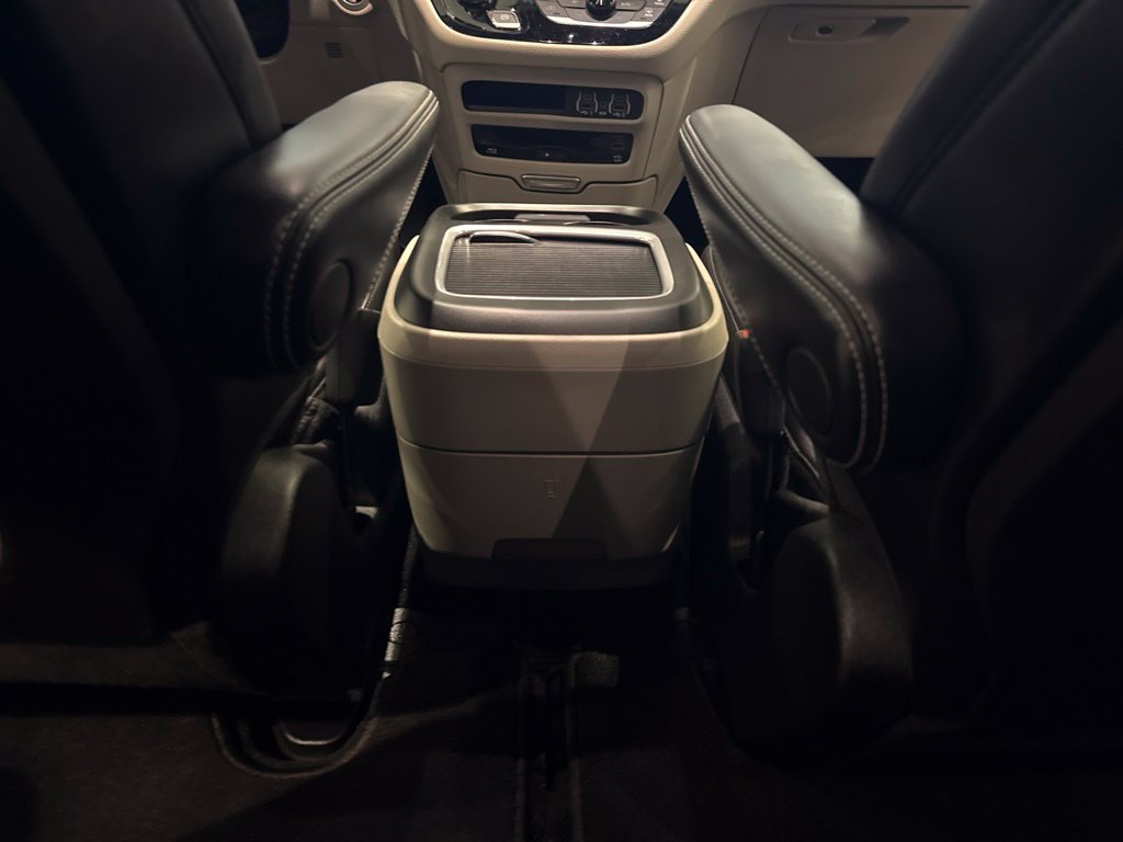 Used 2024 Chrysler Pacifica Touring-L w/ Uconnect Theater Family Group FWD image 24