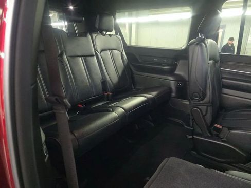 Used 2024 Jeep Wagoneer Series III w/ Premium Group I AWD/4WD image 12