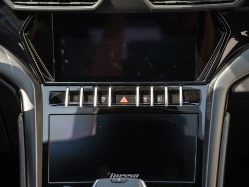 Used 2021 Lamborghini Urus AWD/4WD image 54
