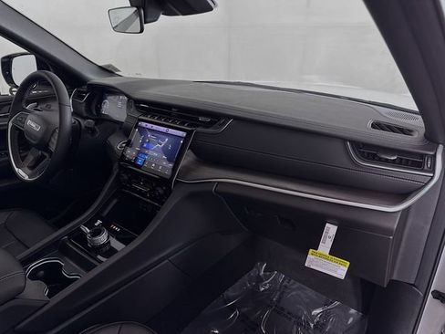 New 2025 Jeep Grand Cherokee Limited image 29